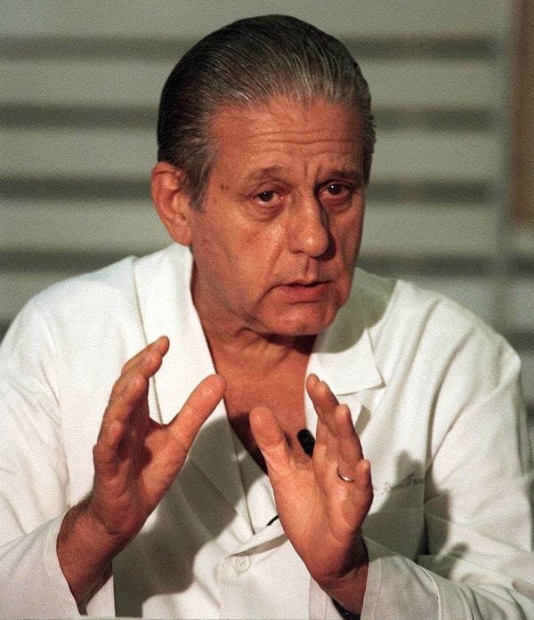 René Favaloro explicando su técnica quirúrgica